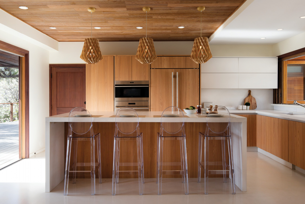 Photot of an AGT Construction remodel featured in March issue of Hawaii Home Magazine
